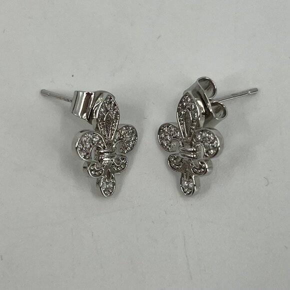 Camrose & Kross Silver Fleur De Lis Stud Earrings | Classic Elegance - Picture 3 of 4